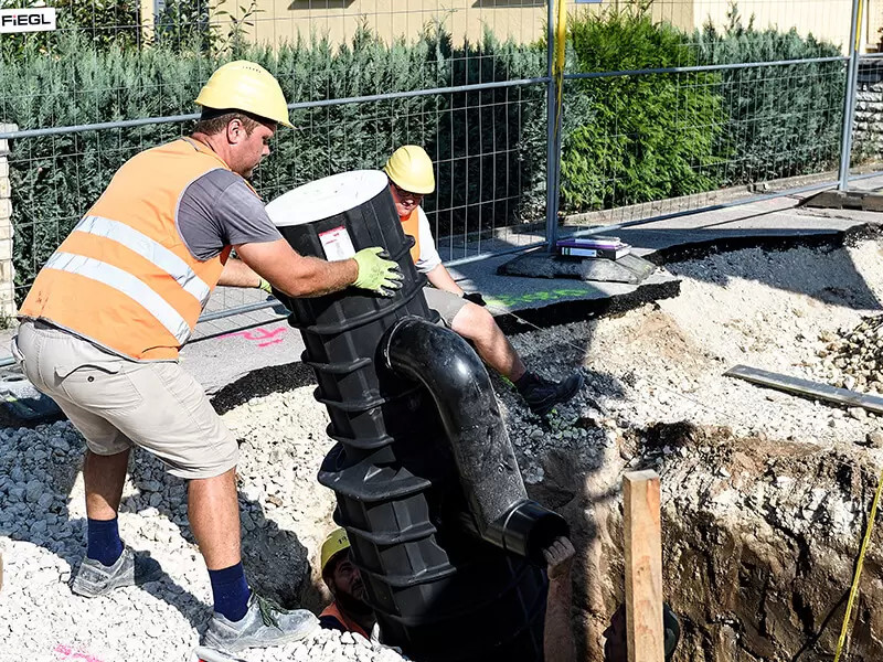 Aco-tiefbau-hero-weissenburger-strasse-roettenbach-einsetzen-strassenablauf-ssa